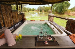 Mfuwe_Lodge_Spa_Wetu